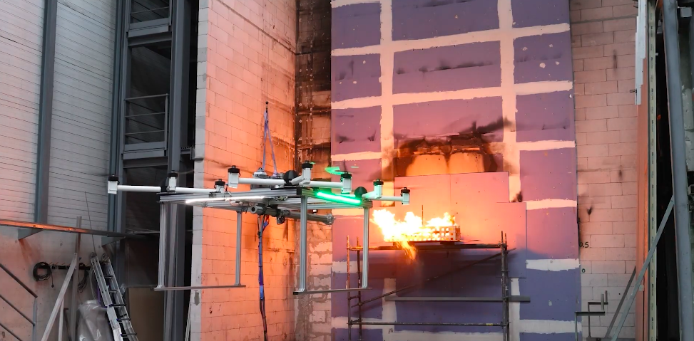 El dron bombero eléctrico de Tecnalia capaz de descargar 600 litros de agua en la extinción de incendios forestales