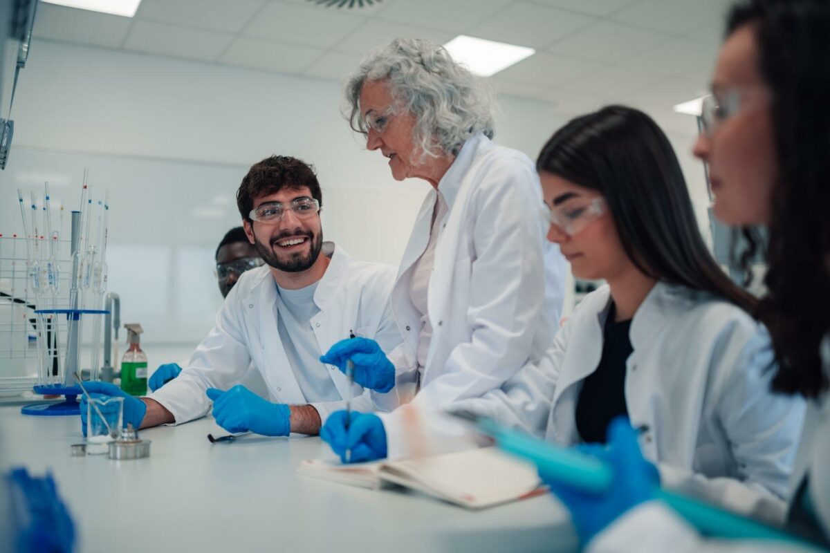 El Instituto de Salud Carlos III destina 45,3 millones a 338 ayudas y contratos para impulsar la investigación biomédica
