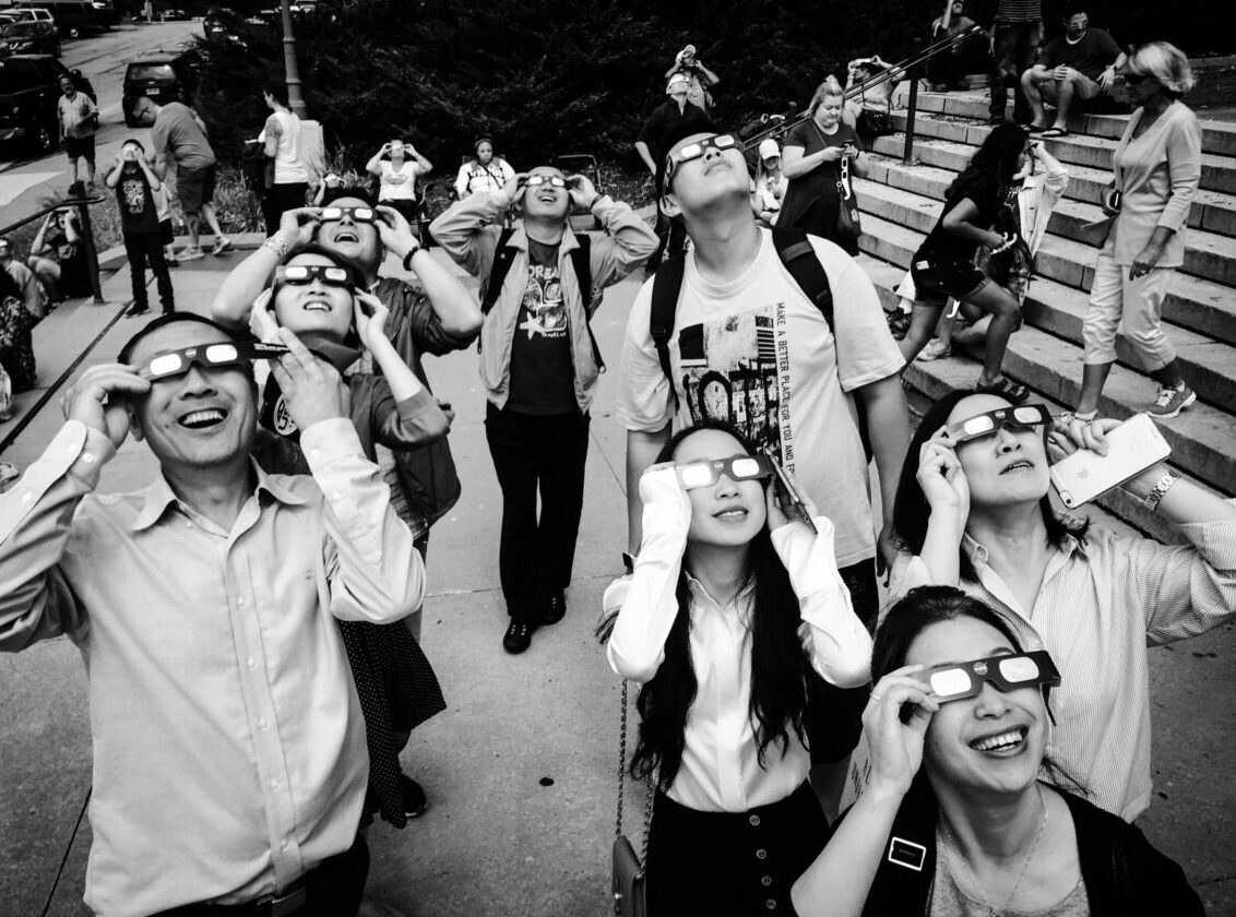 Mañana, 3 de agosto, comienza el reparto de dos millones de gafas homologadas para observar con seguridad el eclipse solar del día 12
