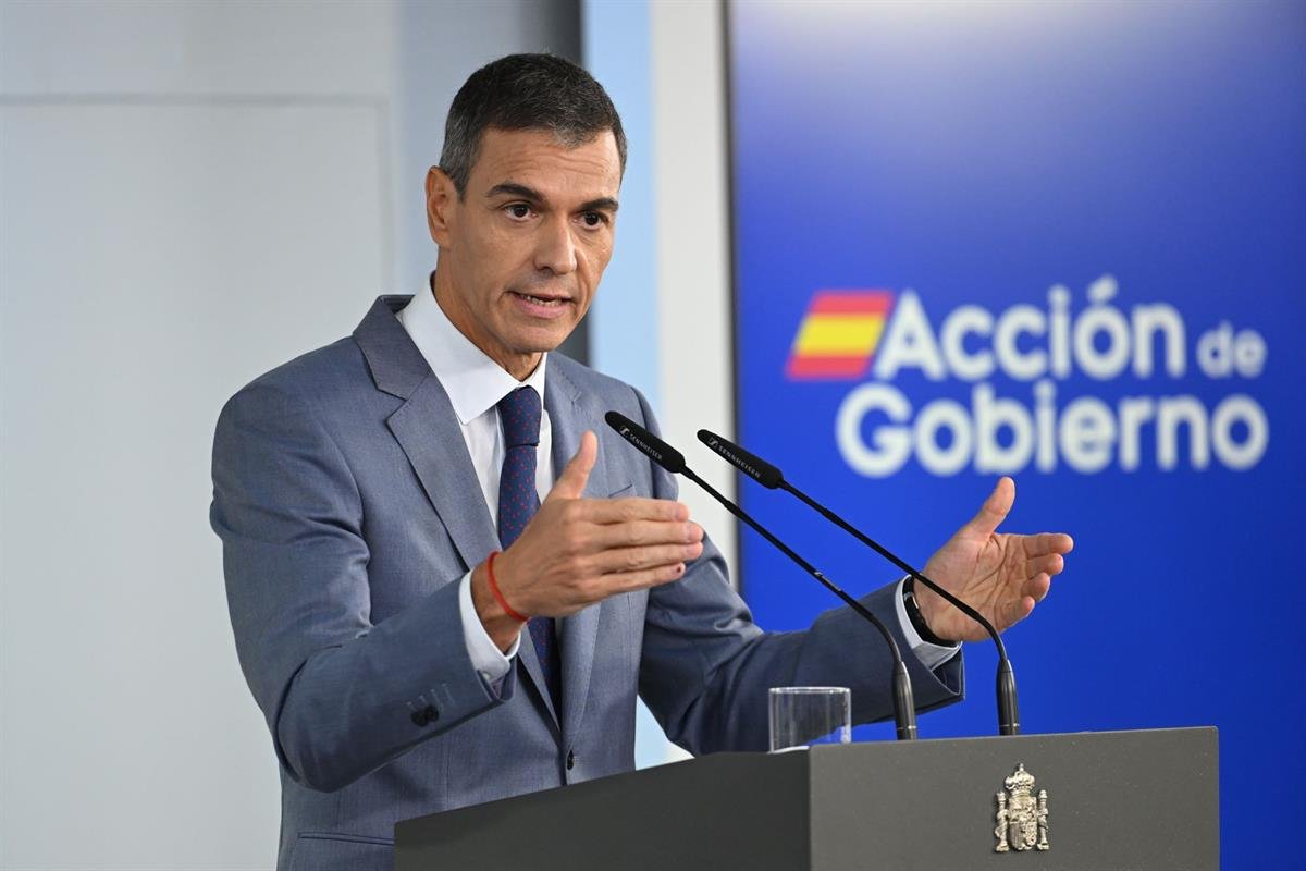 El decreto de centros del Gobierno: incertidumbre empresarial, retracción de la inversión y aumento de coste para los hogares