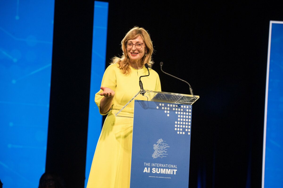 La Comisión Europea lanza RAISE para movilizar recursos privados y acelerar la IA aplicada a la ciencia